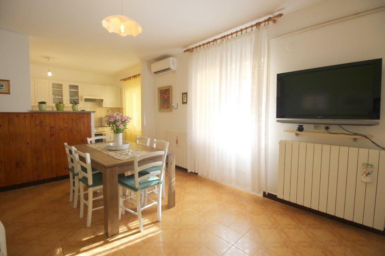 Apartment Agnese โรวีน ภายนอก รูปภาพ